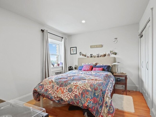Building Photo - Amazing 3 bed 1 bath in the South End.... Sept 1st move in