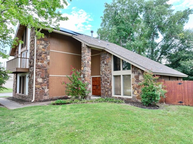 Primary Photo - 3 Bedroom 2.5 Bath total 2,448 Square feet