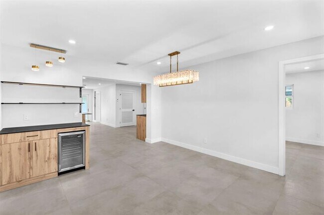 Building Photo - 4640 SW 25th Terrace