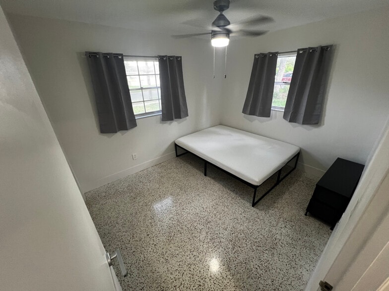 Building Photo - 10920 N 29th St