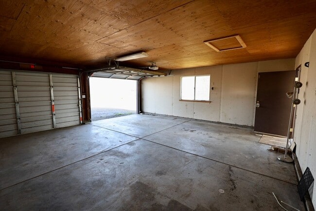 Building Photo - Authentic Country Living