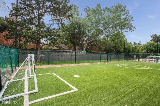 Building Photo - 1 br, 1 bath Apartment - 1900 Carl Rd