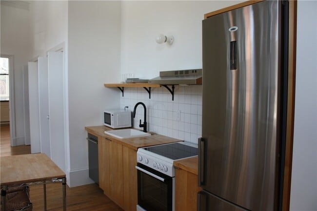 Building Photo - 225 Weybosset St