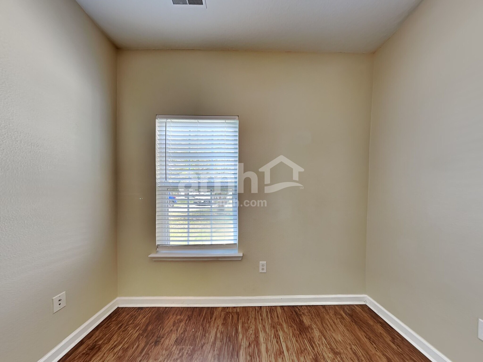 Building Photo - 155 Red Oak Dr