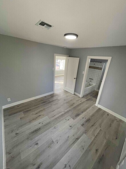 Building Photo - 214 Spruce St