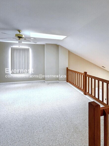 Building Photo - 306 Hamlet Ct