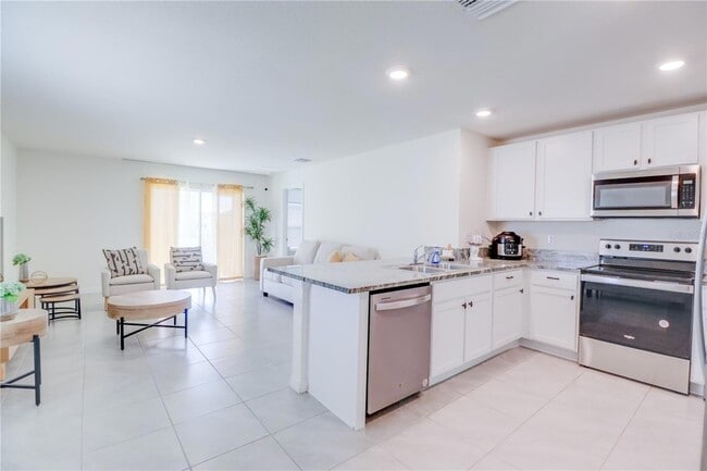 Building Photo - 8695 SW 46th Ave