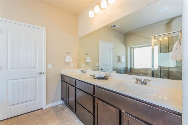 Building Photo - 2432 Lyla Ln