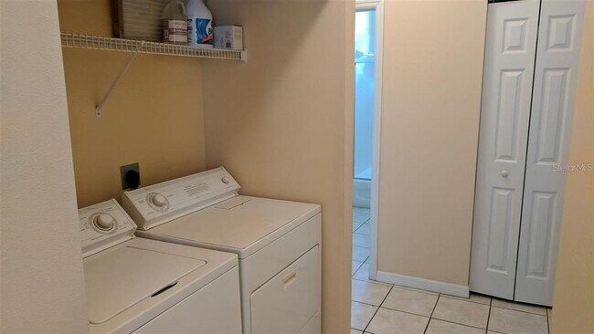 Building Photo - 6214 White Clover Cir