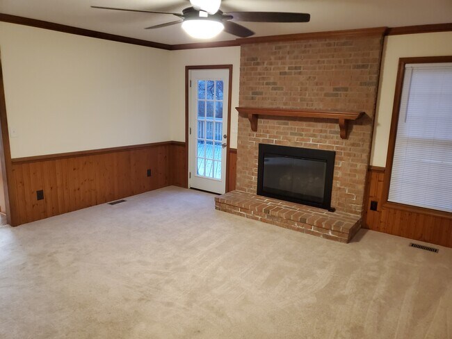 Building Photo - 1402 Milestone Dr