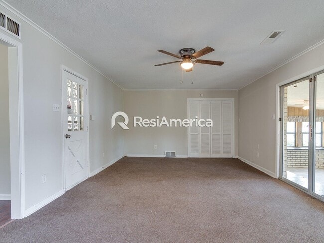 Building Photo - 3BR/2B Renovated Lake House Available For ...