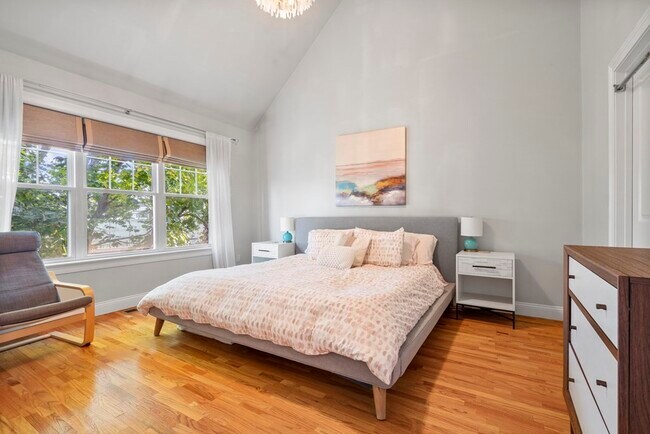 Building Photo - 10 S Sydney St