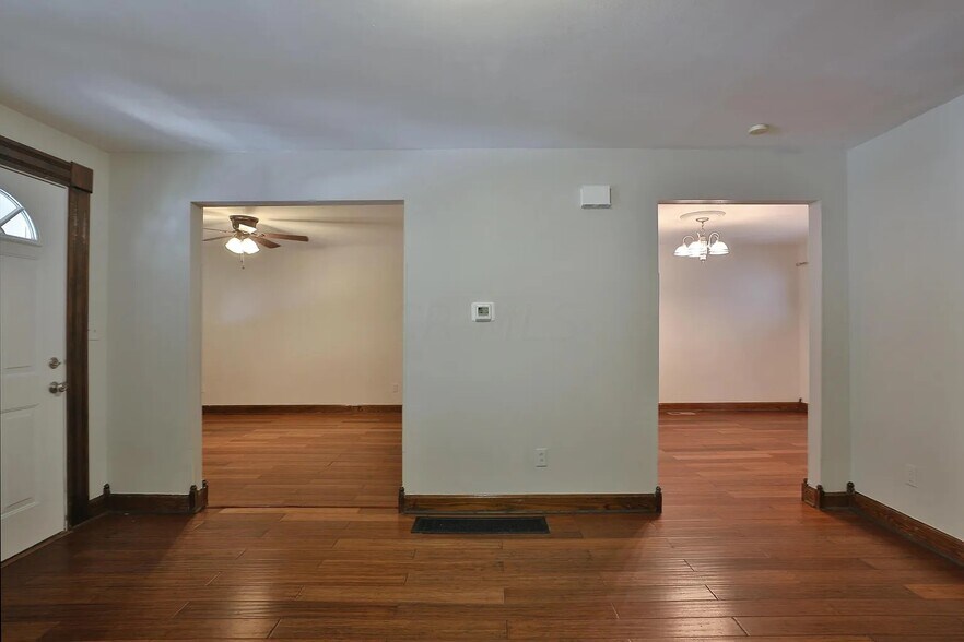 Main Entry Room 2 - 350 W 1st Ave