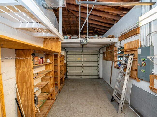 Building Photo - 9441 Byron Ave