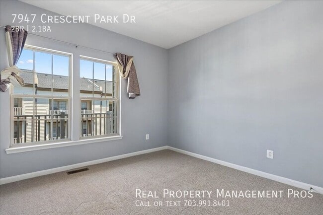 Building Photo - 7947 Crescent Park Dr