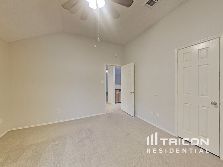 Building Photo - 7015 Escondido Dr