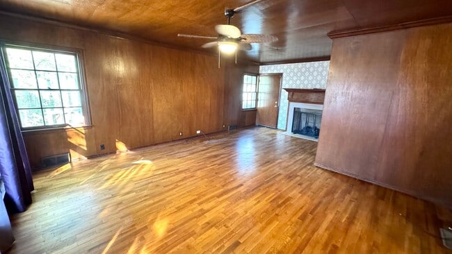 Building Photo - Timeless Two-Story Home with Modern Comfor...