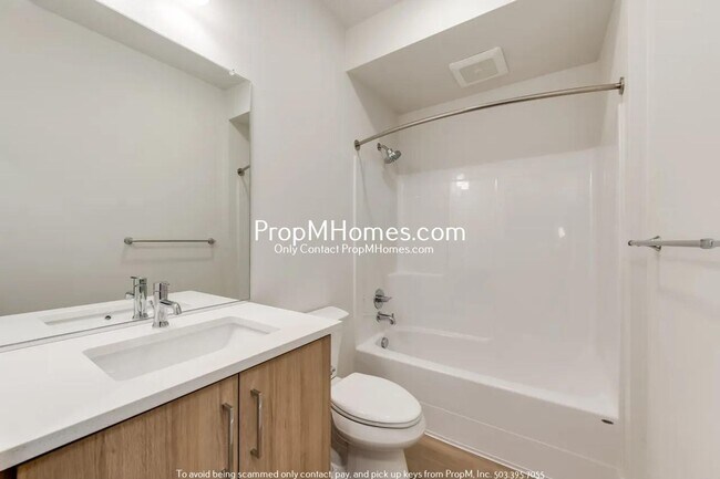 Building Photo - Modern Two Bedroom Unit with Fenced Yard!