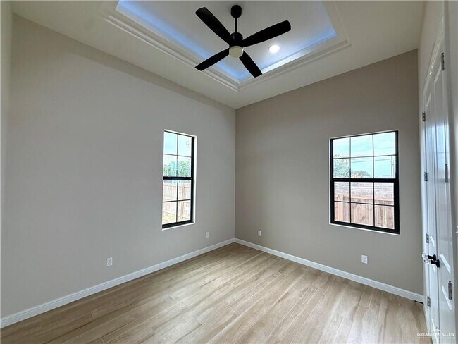 Building Photo - 33 Baylor Ave
