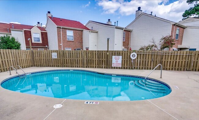 Building Photo - West Columbia Townhome Convenient To Airport, Lexington, and Downtown Columbia