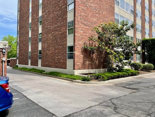 Building Photo - 101 S Hanover Ave