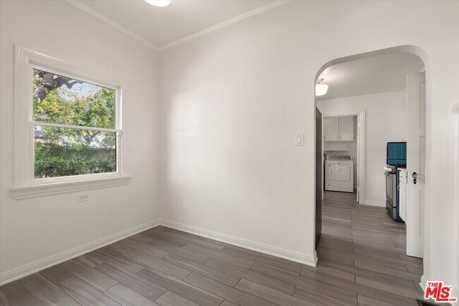 Building Photo - 2002 Kelton Ave