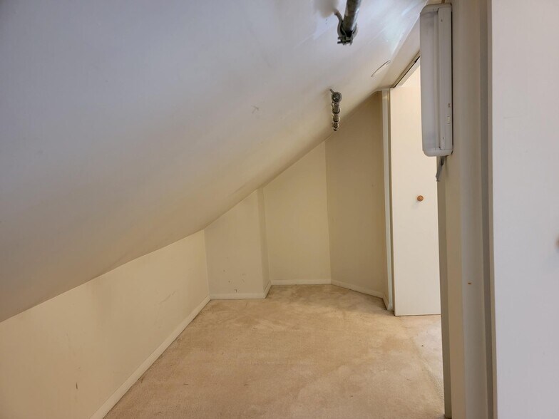 Building Photo - 1029 Quentin Rd