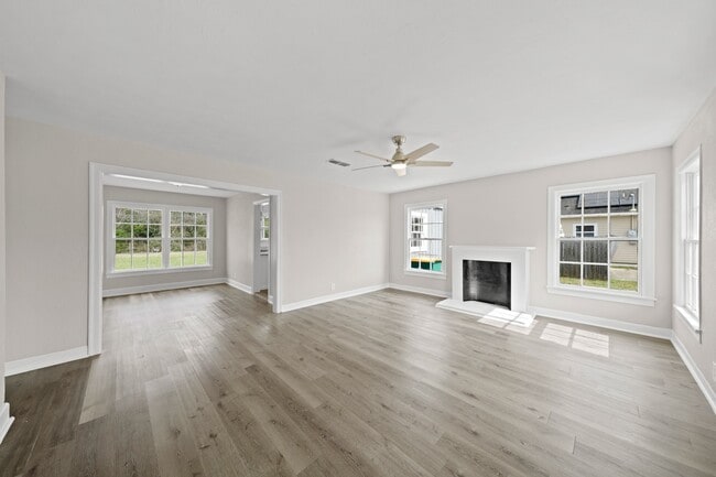 Building Photo - 904 Stubbs St