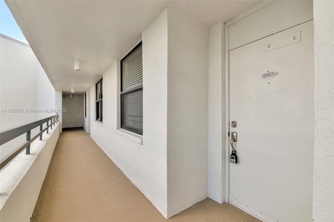 Building Photo - 9650 S Ocean Dr