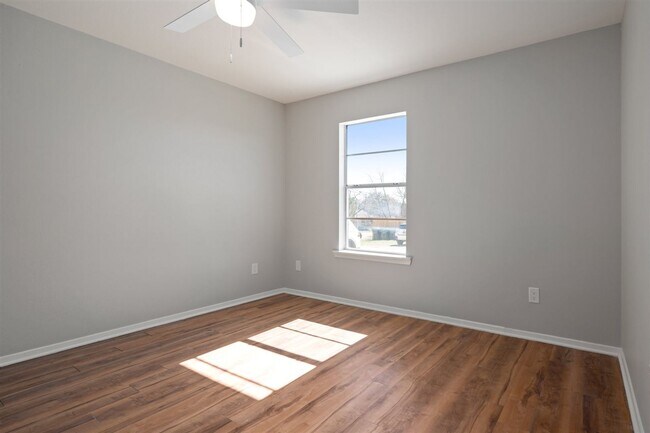 Building Photo - 1204 Hillyer St