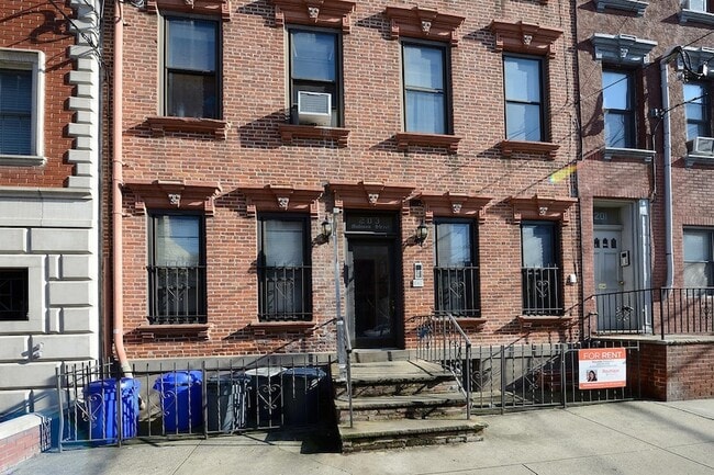 Building Photo - 203 Madison St