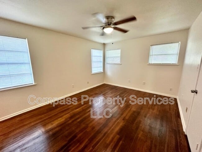 Building Photo - 1400 Royal Oaks Dr