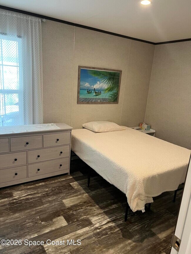 Building Photo - 194 Holiday Park Blvd NE