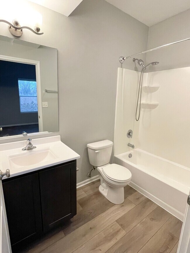 Building Photo - 809 E Main St