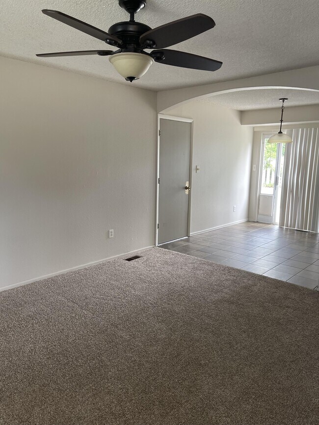 Building Photo - 488 Anjou Dr