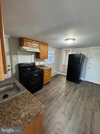 Building Photo - 326 E Airy St