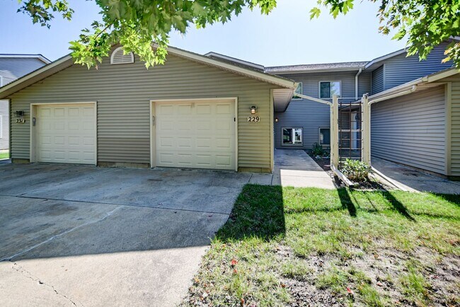 Building Photo - Broadway Drive - Sun Prairie