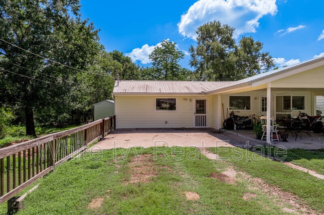 Building Photo - 4 Rainbow Dr