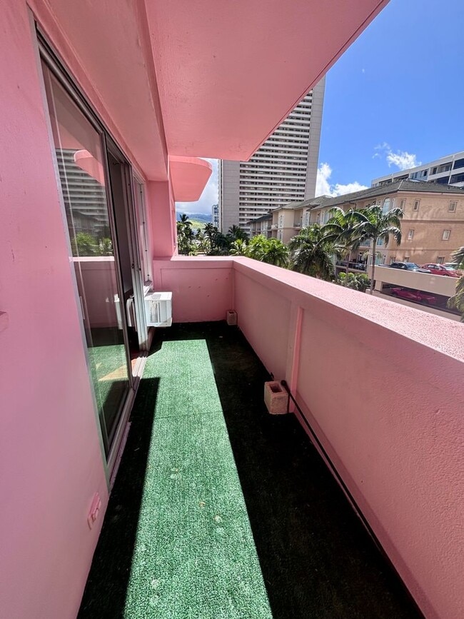 Building Photo - 2118 Kuhio Ave.