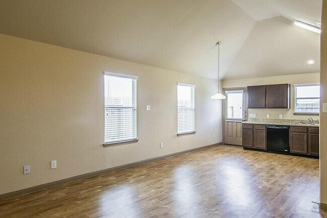 Building Photo - 5750 Kyle Cove Dr