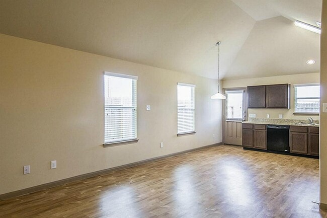 Building Photo - 5815 S Brenwood Dr