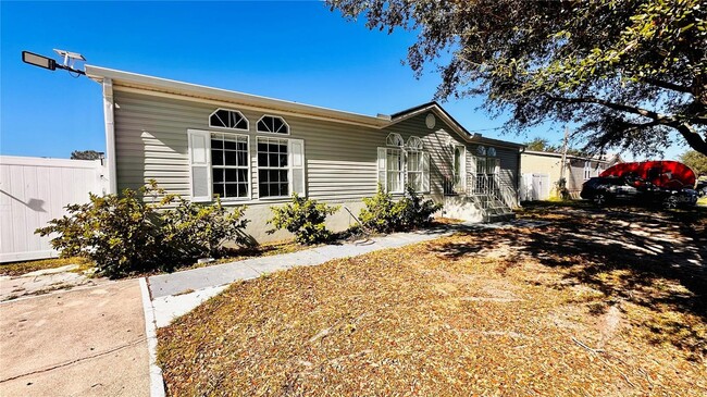 Building Photo - 3214 Silver Lake Ct