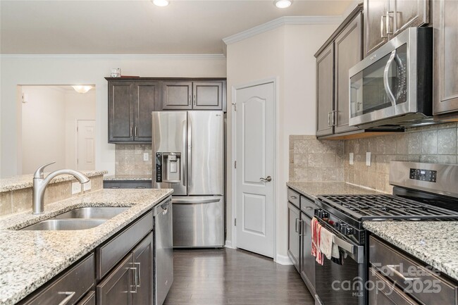 Building Photo - 493 Twelve Oaks Ln