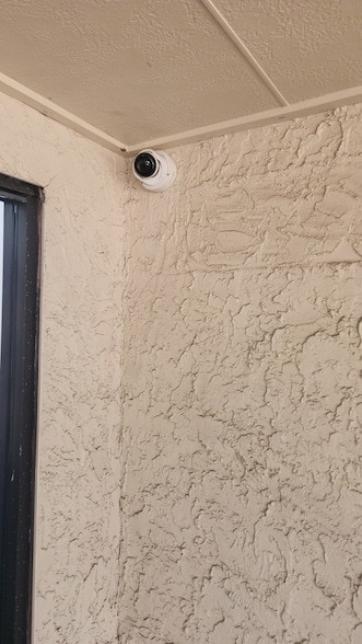 Building Photo - 3025 Walnut Bend Ln