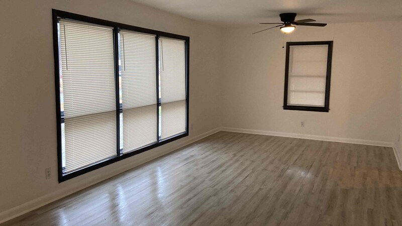 Building Photo - 2558 Rice St