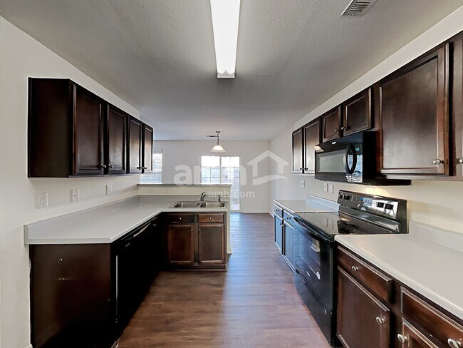 Building Photo - 6236 Leslie Dr