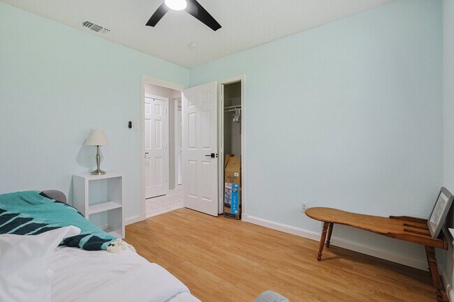 Building Photo - 2501 Highdale Dr