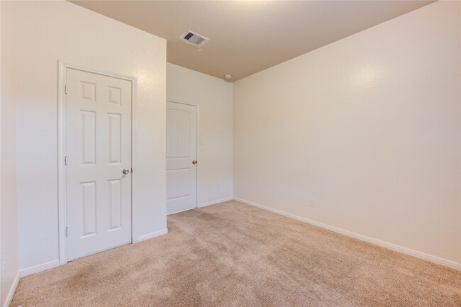 Building Photo - 734 Mill Spring Ct