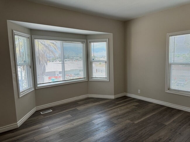 Building Photo - Newly Renovated-Victorian Style home San B...