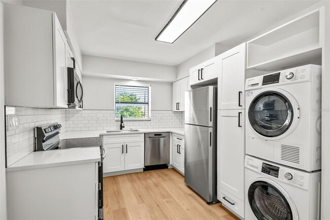 Building Photo - 300 S Nimbus Ave